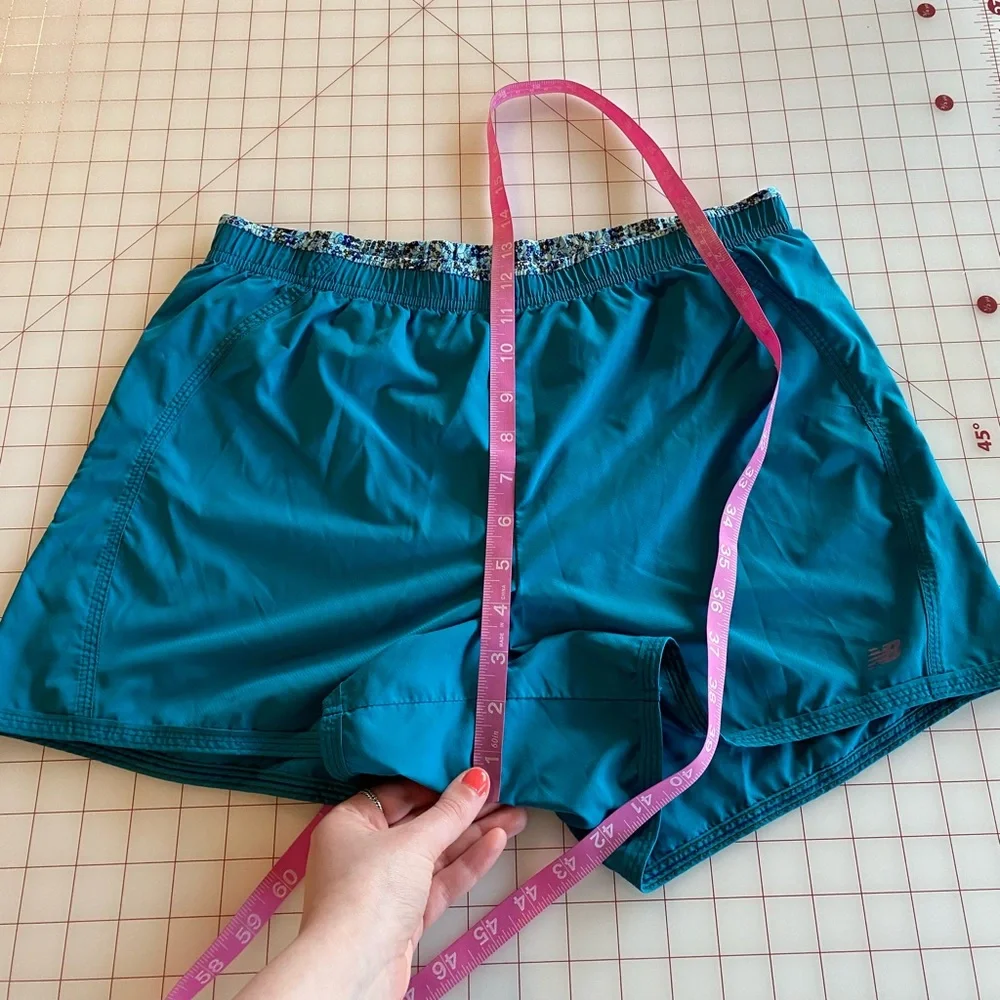 New Balance women’s turquoise blue floral athletic running shorts size medium